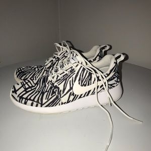 Women’s Nike Roshe One Print. White and black. Size 6.5